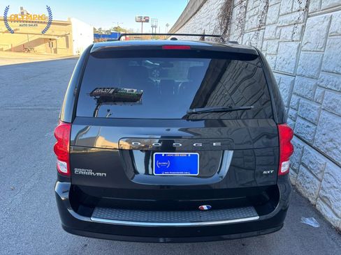 Used 2020 Dodge Grand Caravan SXT image 5