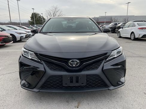 Used 2019 Toyota Camry SE image 2