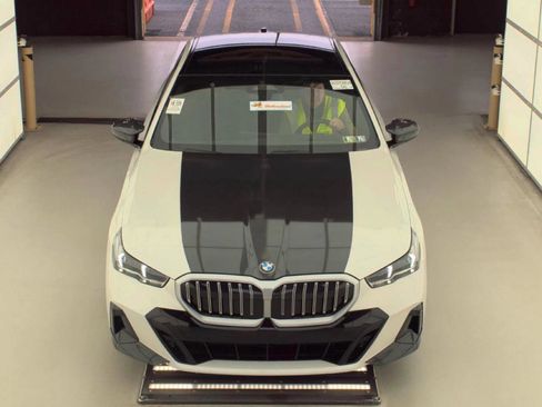 Used 2024 BMW 540i xDrive w/ Executive Package AWD/4WD image 5