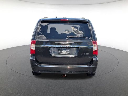 Used 2015 Chrysler Town & Country Touring-L w/ Driver Convenience Group FWD image 6