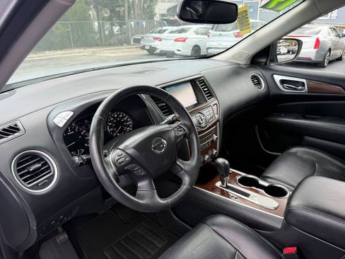 Used 2019 Nissan Pathfinder Platinum FWD image 12