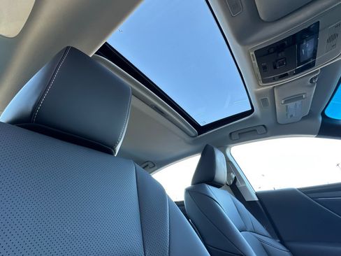 Certified 2025 Lexus ES 300h w/ Premium Package image 14