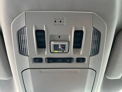 Used 2023 Toyota Highlander XLE image 28