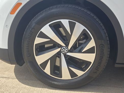 Used 2024 Volkswagen ID.4 Pro image 13