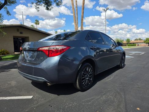 Used 2017 Toyota Corolla LE w/ Carpet Mat Package (TMS) FWD image 3