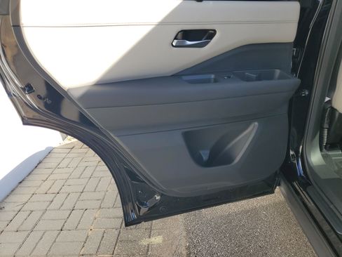 New 2025 Nissan Pathfinder SL w/ Black Appearance Package image 22