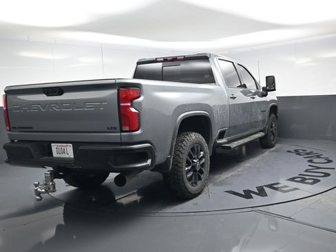 Used 2025 Chevrolet Silverado 2500 LTZ w/ LTZ Plus Package image 9