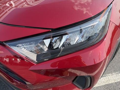 Used 2019 Toyota RAV4 LE w/ All Weather Liner Package AWD/4WD image 12