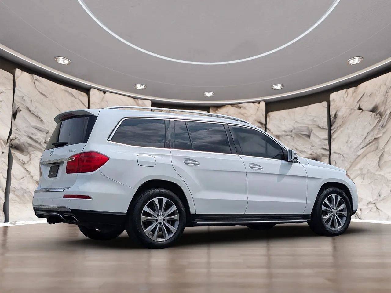 Used 2014 Mercedes-Benz GL 450 4MATIC image 12
