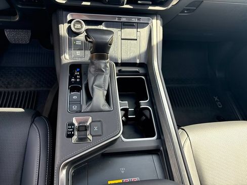 Certified 2025 Lexus GX 550 AWD/4WD image 17