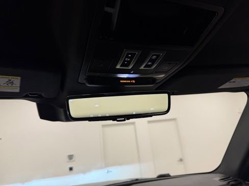 Used 2025 Land Rover Defender 110 S image 41