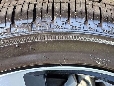 Used 2025 Nissan Kicks SR image 11