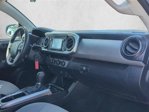 Used 2017 Toyota Tacoma SR5 w/ SR5 Appearance Package (SM) RWD image 27