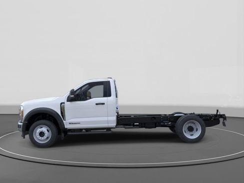 New 2026 Ford F550 4x4 Regular Cab Super Duty image 3