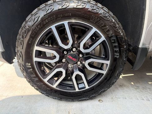 Used 2025 GMC Sierra 1500 AT4 w/ AT4 Premium Package AWD/4WD image 7