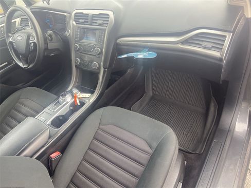 Used 2017 Ford Fusion SE image 28