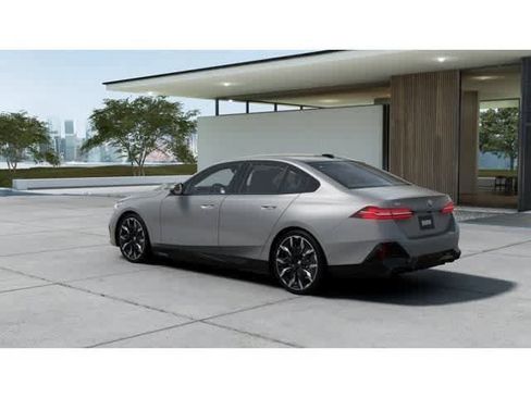 New 2027 BMW i5 xDrive40 AWD/4WD image 2
