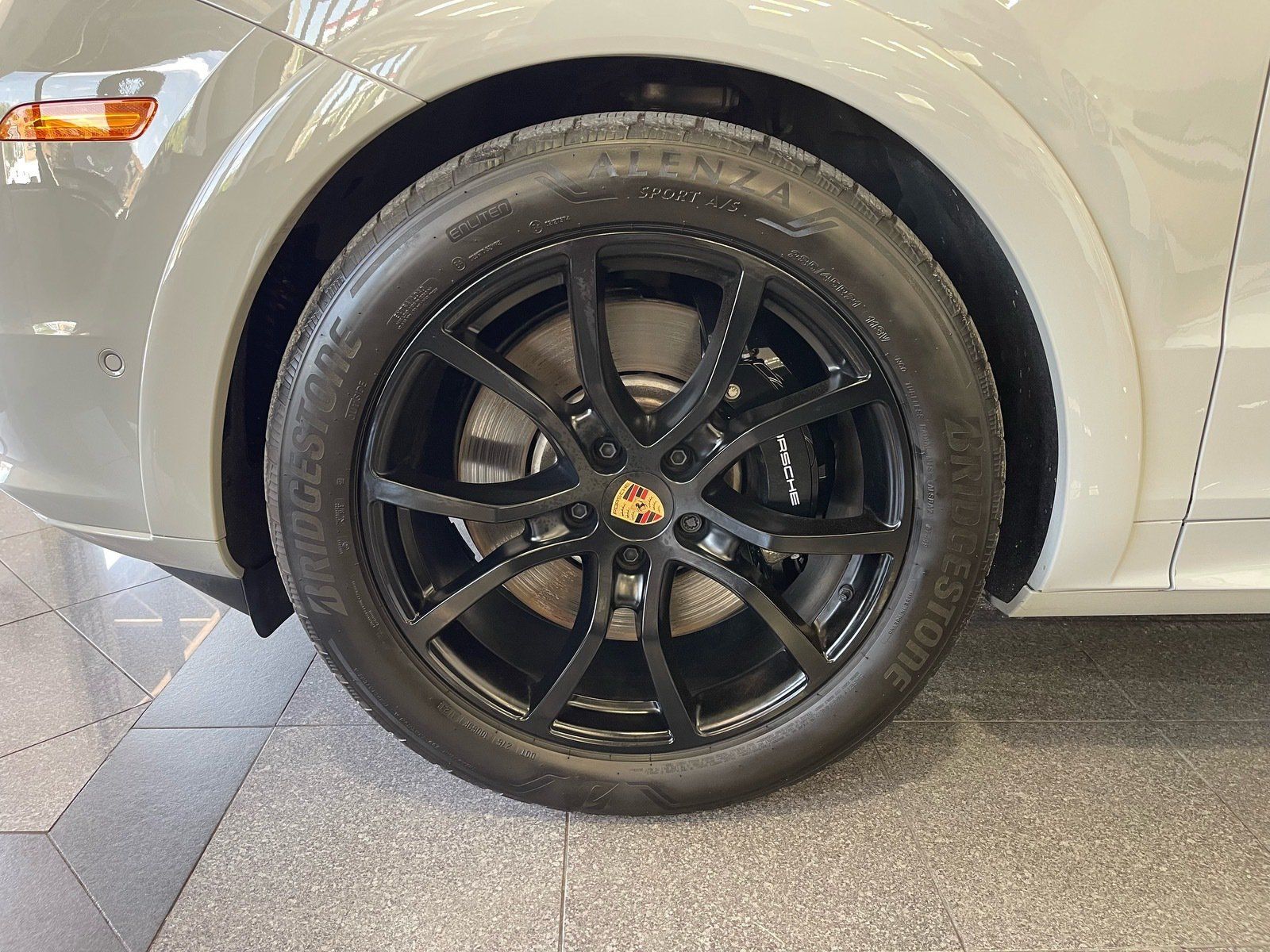 Used 2025 Porsche Cayenne GTS AWD/4WD image 21