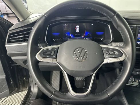Used 2024 Volkswagen Jetta SE FWD image 8