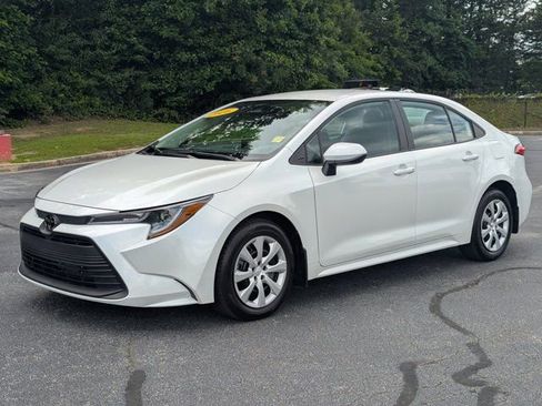 Used 2026 Toyota Corolla LE FWD image 3