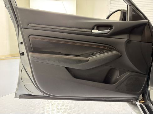 Used 2022 Nissan Altima 2.5 SR FWD image 13