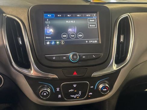 Used 2019 Chevrolet Equinox LS w/ LS Convenience Package FWD image 9