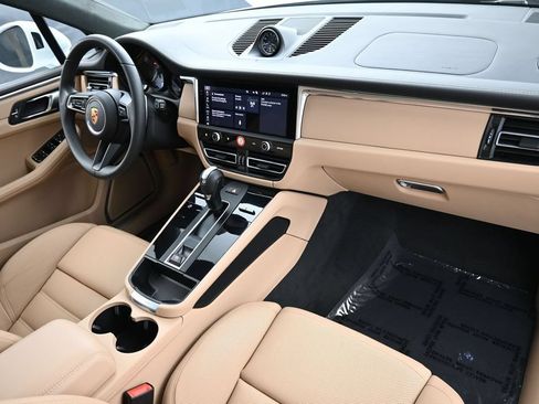 Certified 2026 Porsche Macan S AWD/4WD image 32