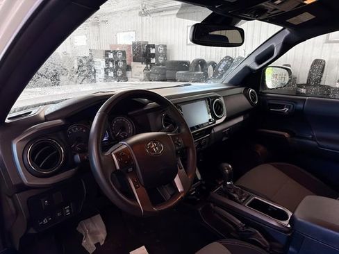 Used 2020 Toyota Tacoma TRD Sport AWD/4WD image 8
