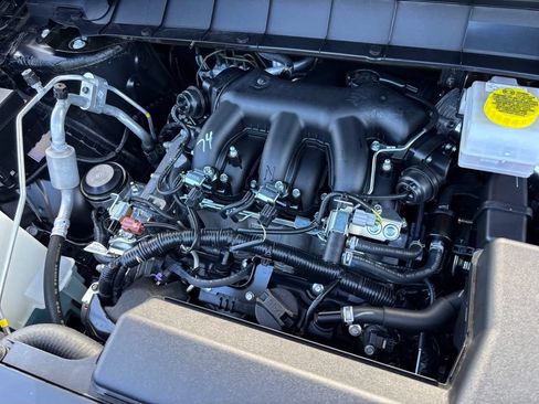 Certified 2025 Nissan Pathfinder Platinum w/ Cargo Package FWD image 31