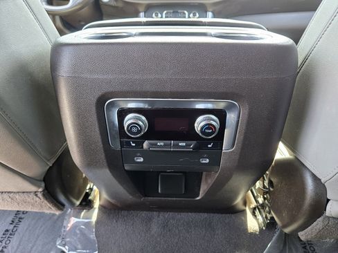 Used 2021 GMC Yukon SLT w/ SLT Luxury Package AWD/4WD image 11