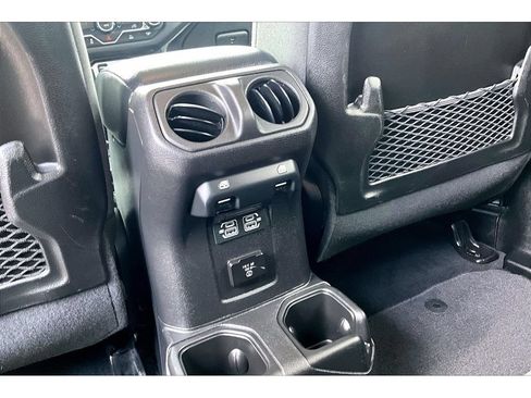 Used 2025 Jeep Wrangler Unlimited Rubicon AWD/4WD image 13