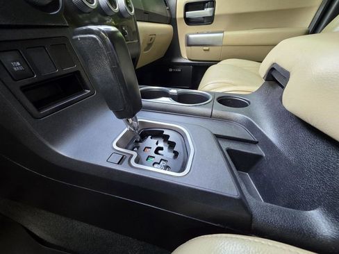 Used 2018 Toyota Sequoia Limited w/ Safety & Convenience Package RWD image 24