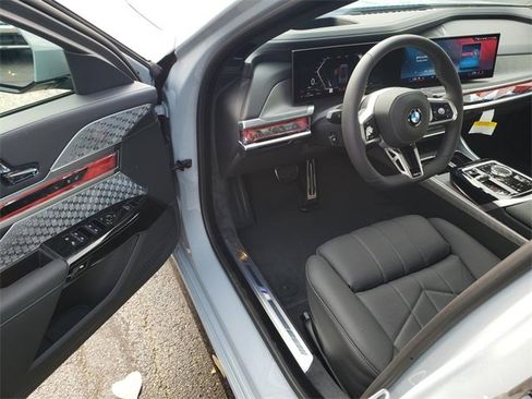 New 2025 BMW 760i xDrive image 9