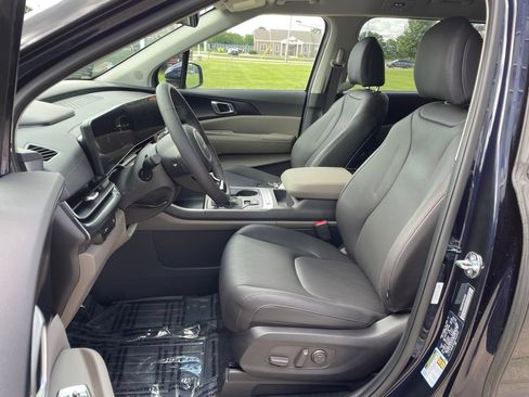 New 2026 Kia Carnival FWD image 8