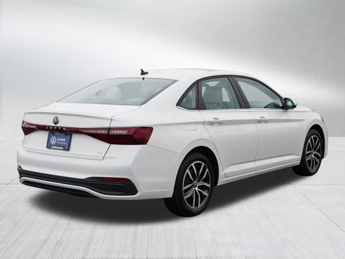 Certified 2025 Volkswagen Jetta SE image 7