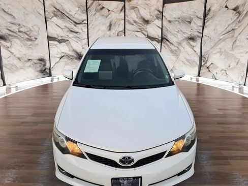 Used 2014 Toyota Camry SE image 12