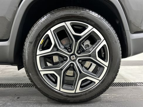 Used 2025 Rivian R1S Adventure AWD/4WD image 10