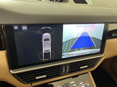 Used 2019 Porsche Cayenne Base image 30