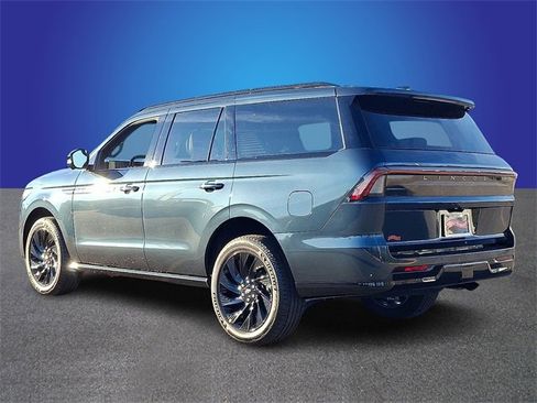 New 2025 Lincoln Navigator Reserve w/ Jet Appearance Package image 4