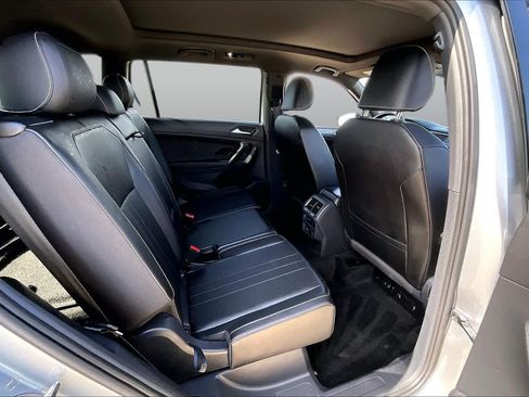 Used 2023 Volkswagen Tiguan SE R-Line FWD image 19