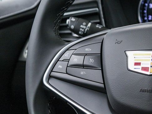 New 2025 Cadillac XT5 Luxury image 16