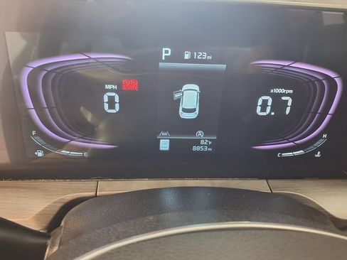 Used 2025 Kia Telluride AWD image 10