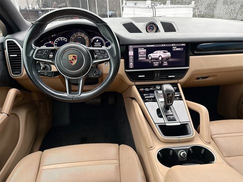 Used 2021 Porsche Cayenne Coupe image 25