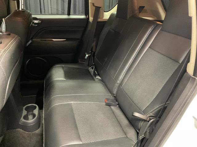 Used 2017 Jeep Compass Latitude AWD/4WD image 9
