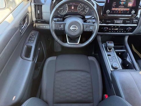 Used 2025 Nissan Pathfinder SV AWD/4WD image 9