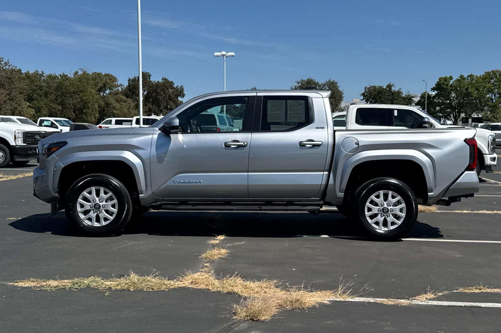 Used 2025 Toyota Tacoma SR5 AWD/4WD image 5