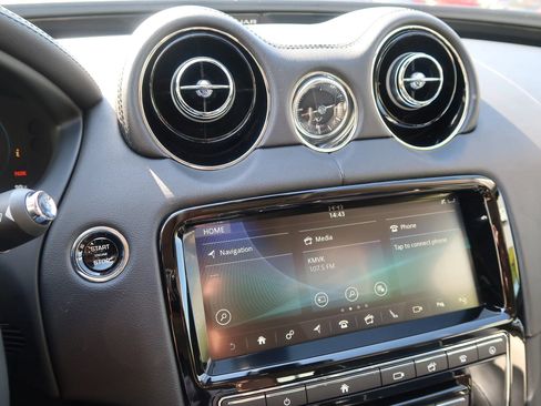 Used 2019 Jaguar XJ R-Sport image 31