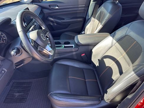 Used 2019 Nissan Altima 2.5 SR w/ SR Premium Package image 9