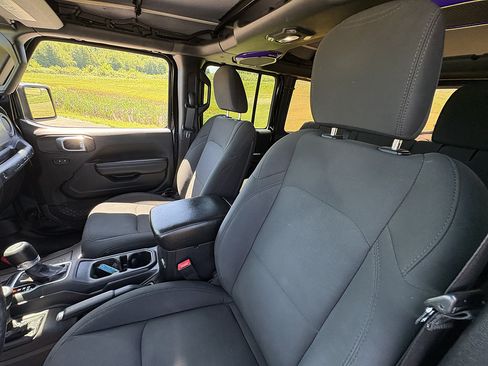 Used 2018 Jeep Wrangler Unlimited Sport S AWD/4WD image 30