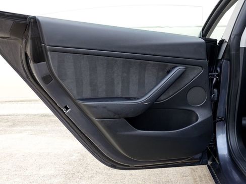 Used 2022 Tesla Model 3 Long Range image 37